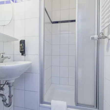 فندق وبيت شباب إيه آند أوه نويرنبيرج هوبتباهنهوف